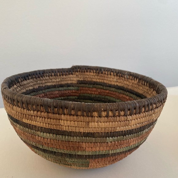 Vintage African Tribal Woven Coil Traditional Basket Multicolor Hand crafted - Picture 3 of 10